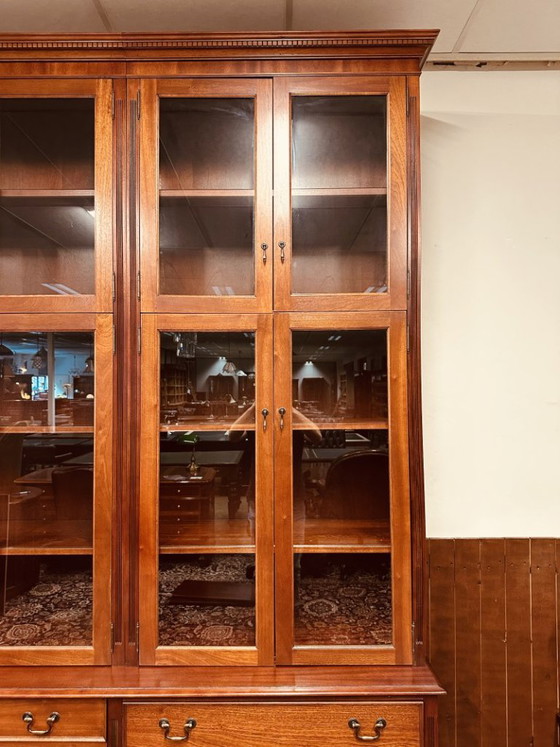 Librería clásica inglesa de caoba – Vidrio, Madera (photo 11 of 20)