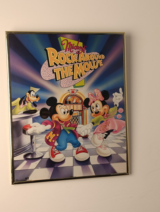 Image 1 of Vintage Mickey & Minnie Mouse dansend in 50s Diner