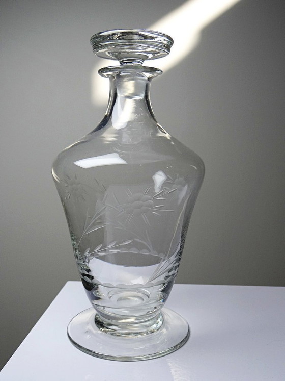 Image 1 of Kleine antieke Boheemse kristallen karaf met gegraveerde decoratie, begin 20e eeuw
