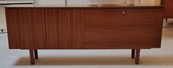Buffet bas des années 70 – Bois (photo 4 of 17)
