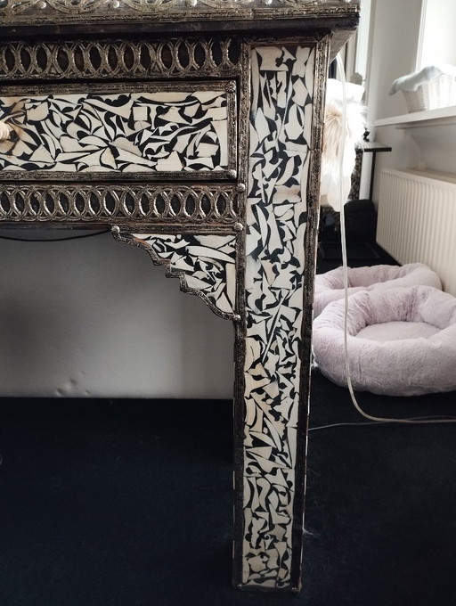 Mesa auxiliar marroquí