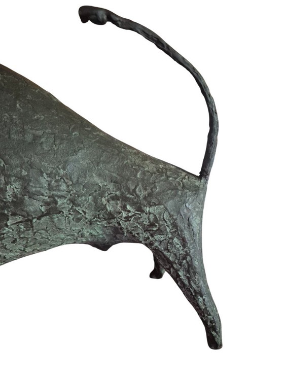 Scultura di Toro in Resina di Pietra Color Bronzo di Islay Grimes, Sculture, Verde, Abstract (foto 4 di 15)