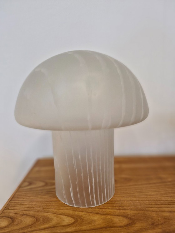 Image 1 of Lampe de table vintage en forme de champignon, verre marbré