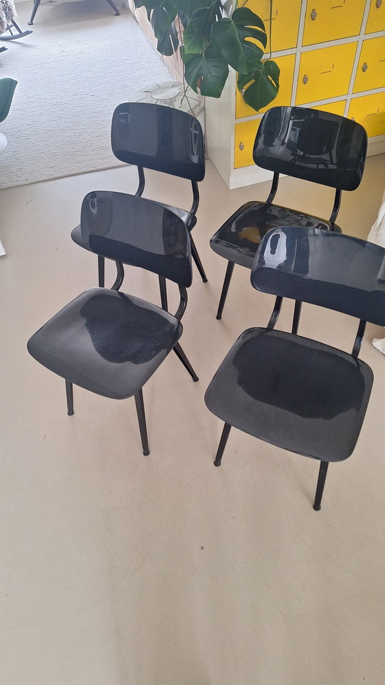 Image 1 of Ensemble de 4 chaises Revolt Friso Kramer Ahrend noir brillant