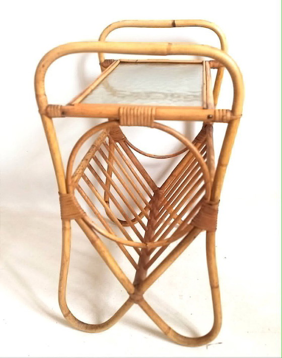 Image 1 of Table d'appoint et porte journaux Rotin Années 60
