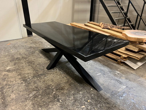 Vente en salle d'exposition ! Table en bois brûlé et époxy