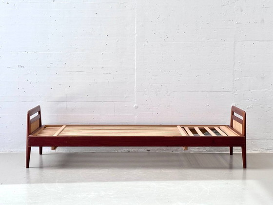 Image 1 of Cama Swiss Form de teca con tejido de ratán, Suiza, década de 1950.