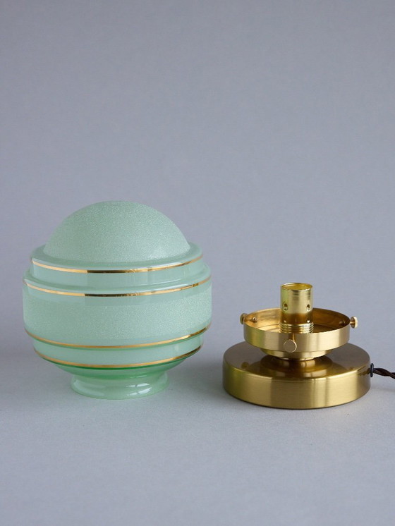 Image 1 of Lampada da tavolo in vetro satinato verde e oro