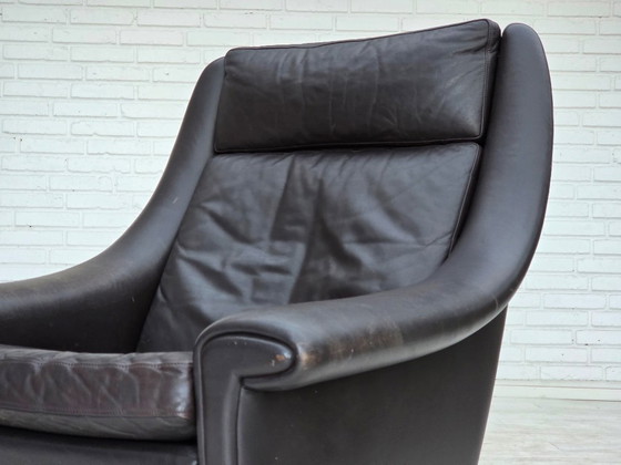 Image 1 of Deense draaibare fauteuil met hoge rugleuning uit de jaren 60 van Aage Christensen, meubelleer