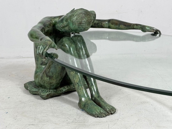 Image 1 of Mesa auxiliar/de centro escultórica con escultura de una mujer desnuda, bronce, Francia, década de 1980.