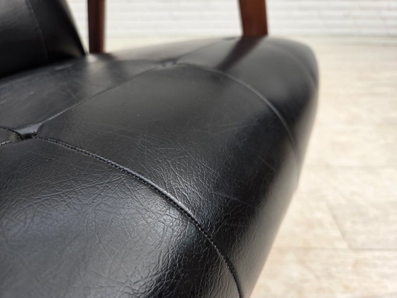 Image 1 of Deense fauteuil uit de jaren 70, zwart kunstleer, teakhout.