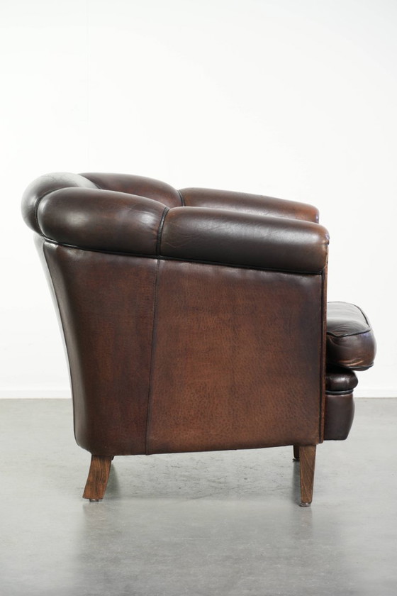 Prachtige set van een schapenleren bankstel samen met zijn bijpassende clubfauteuil met een luxe voorkomen (photo 3 of 22)
