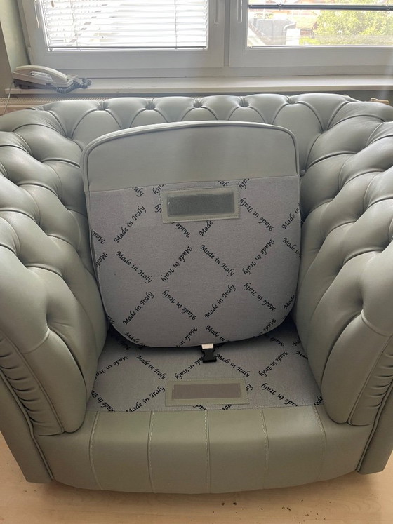 Een paar Italiaanse leren Chesterfield fauteuils van Polodivani – 2 zitsbanken, Leather (photo 3 of 6)