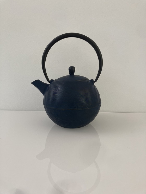 Image 1 of Théière japonaise en fonte Hinomaru, bleu indigo