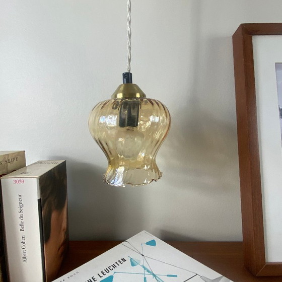 Image 1 of antica lampada portatile a forma di tulipano in vetro dorato