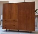 Kleiderschrank aus der Mitte des Jahrhunderts