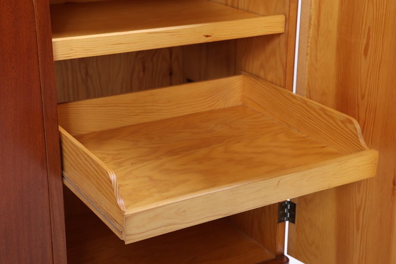 Image 1 of Armoire vintage intemporelle années 60 | Mid Century Armoire à linge tiroirs Armoire à casiers bois Rangement rétro #04-16