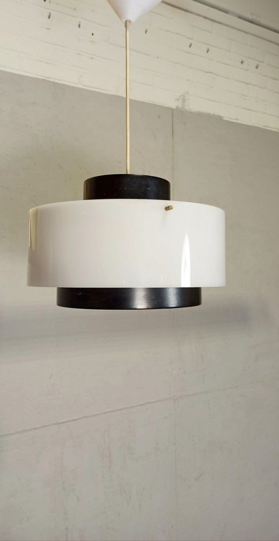 Image 1 of Lampada a sospensione moderna di metà secolo in bianco e nero