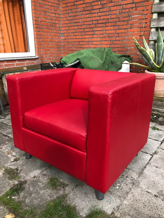 Image 1 of Poltrona lounge in pelle rossa dal design moderno