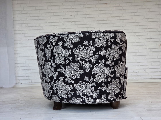 Image 1 of Canapé danois "Banan" 2 places des années 1960, tissu noir et blanc, bois de hêtre