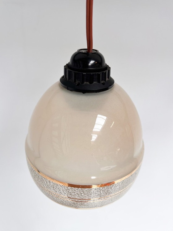 Lampada da soffitto beige e color oro, anni '60 – Lampade a sospensione, Glass, Vintage (photo 5 of 6)