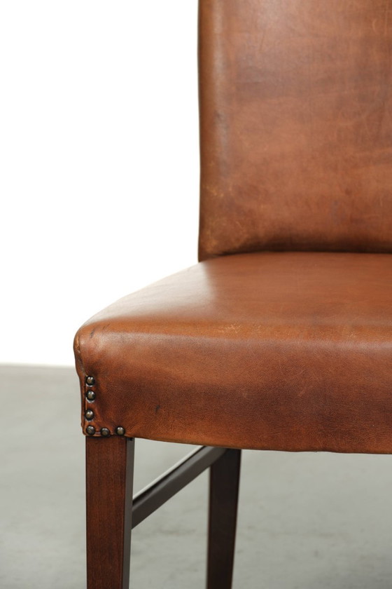 6x Begeerlijke schapenleren eetkamerstoel in een mooie cognac kleur met een mooi patina – Eetkamerstoelen (photo 13 of 17)