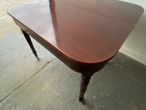 Image 1 of Table de salle à manger victorienne à rallonge en acajou avec pieds tournés et roulettes