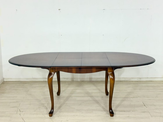 Image 1 of Elegante eettafel uit het midden van de 20e eeuw / Vintage keukentafel / Uitschuifbare tafel / Ronde Chippendale eettafel