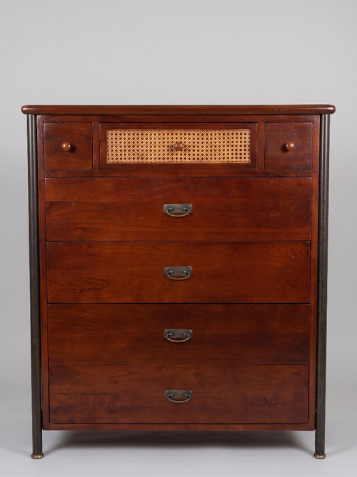 Commode en bois avec détail en rotin