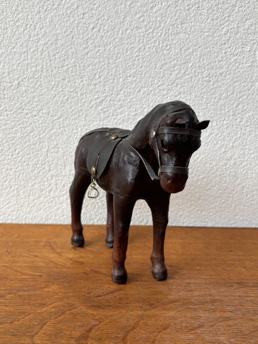 Statuetta di Cavallo Decorativa Vintage, Mid-Century, in Cartapesta Rivestita in Pelle con Bellissimi Dettagli