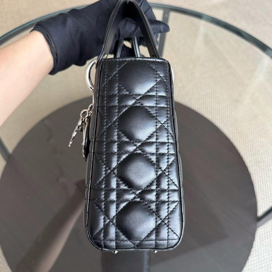 Image 1 of DIOR LADY SMALL FLAP - PELLE DI AGNELLO CANNAGE NERA CON DETTAGLI ARGENTO
