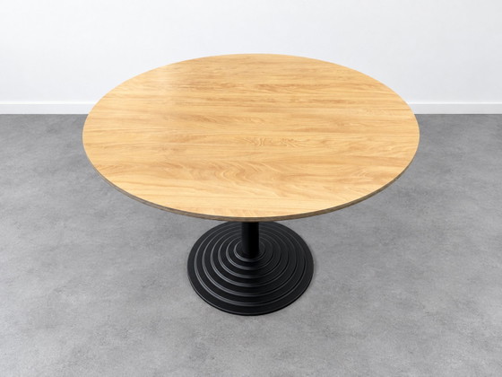 Tavolo da pranzo di design rotondo Rovere & Nero (Ø 120 cm) – Tavoli da pranzo, Metallo, Legno (photo 4 of 6)