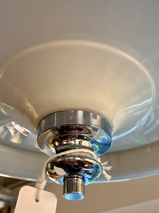 Suspension lumineuse Vintage ronde blanche et chrome – Metal, Plastic (photo 3 of 7)