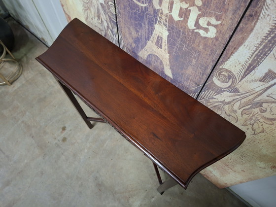 Image 1 of Klassieke mahonie houten sidetable, wandconsole haltafel met fraai snijwerk afm. 78x24cm en i76cm hoog.  
