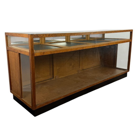 Grote vintage eikenhouten winkelvitrine