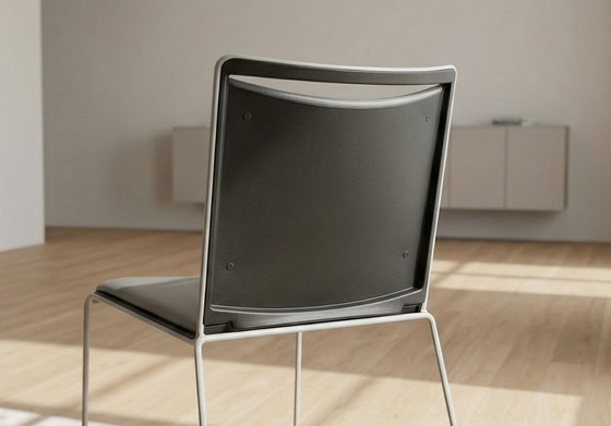 Image 1 of Viasit Klikit kuip, zwart; frame, zilver; vilten glijders; zittingbekleding, rugleuning, grijs.