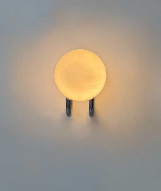 Image 1 of Coppia di applique vintage, metallo cromato e vetro opalino, Francia, 1960