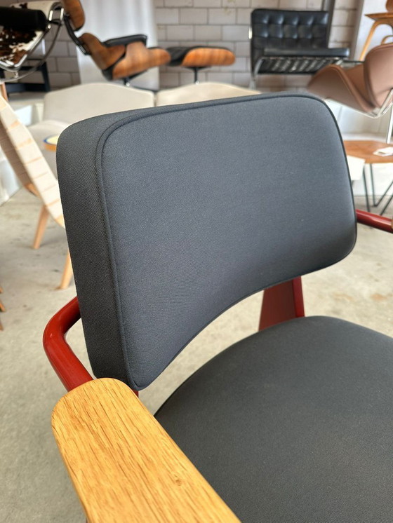 Image 1 of Chaise Vitra Fauteuil Direction de Jean Prouvé (plus en stock)