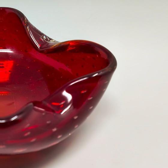 Image 1 of Rode asbak of opvangbak uit de jaren 60, gemaakt van Bullicante Murano-glas door Flavio Poli.