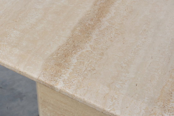 Image 1 of Mesa de centro o auxiliar cuadrada de travertino de mediados de siglo, Italia Años 60