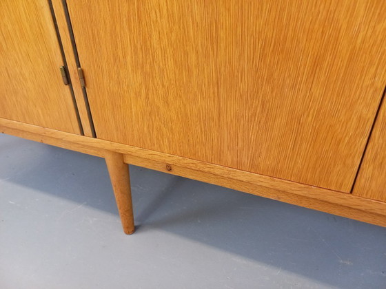 Image 1 of Armoire vintage en bois de chêne des années 60