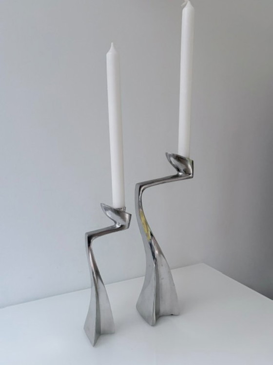 Portacandele Swan iconici di Matthew Hilton per SCP – Aluminium (photo 5 of 24)