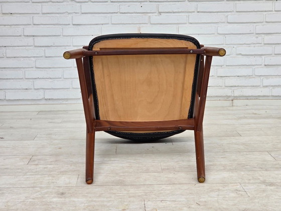 Image 1 of Fauteuil danois des années 1960. Bois de teck, similicuir noir.