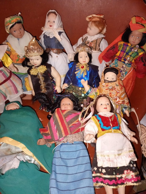 Porcelain World Dolls, 28 units – Sculpture (photo 7 of 7)