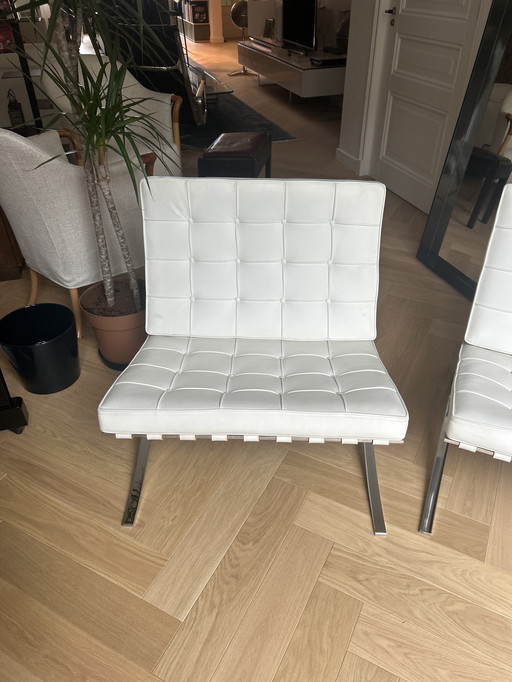 2 Knoll Barcelona Chairs white