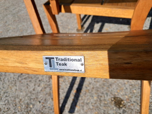 6 sillas apilables tradicionales de teca con reposabrazos