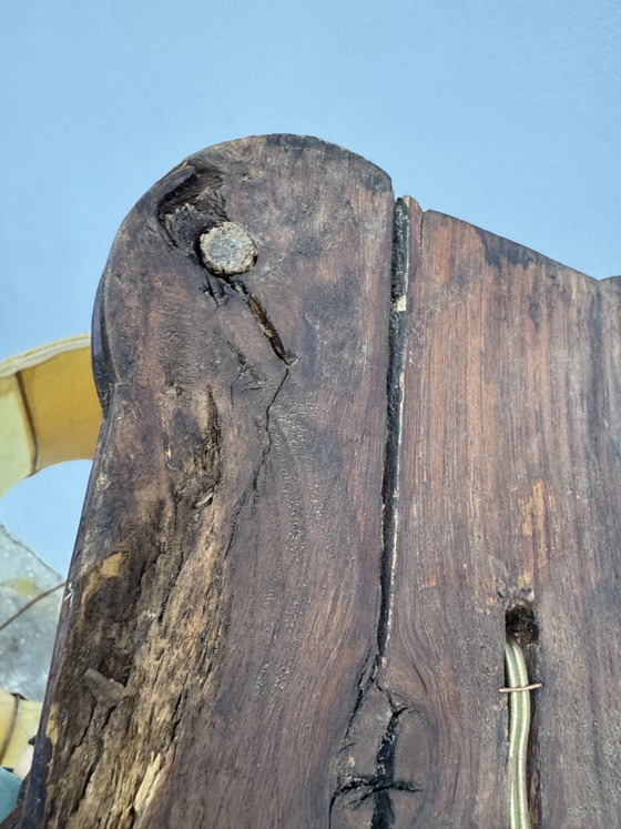 Image 1 of Antike geschnitzte Holzlampe mit einem Gesicht