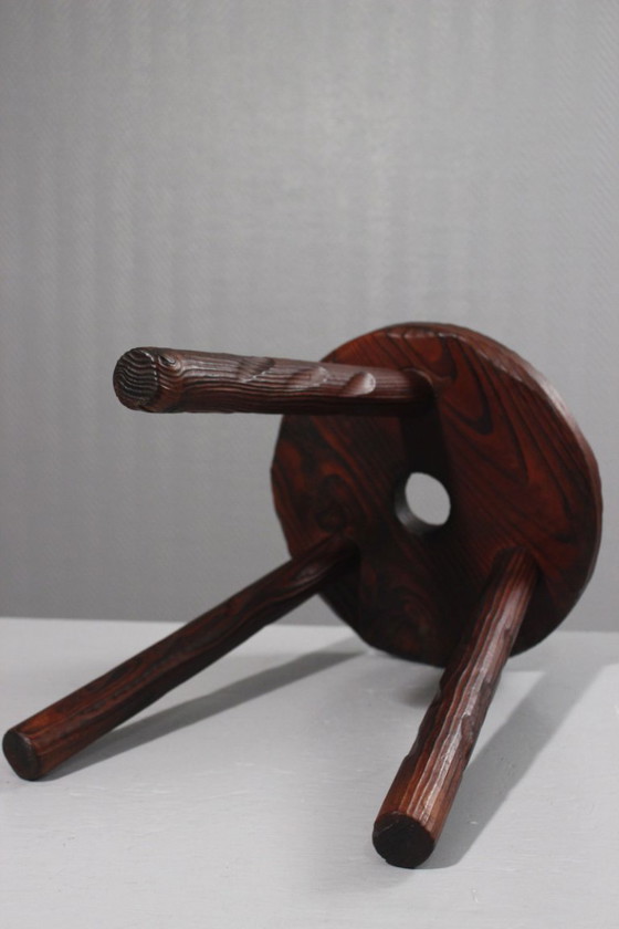 Image 1 of Modernistischer Dreibeinhocker, gebeiztes Kiefernholz, volkstümliches Design, 1950er Jahre