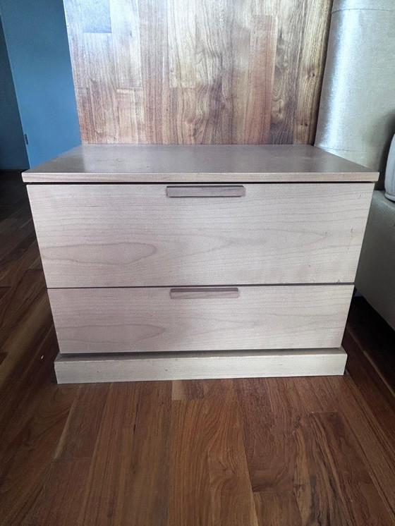 Image 1 of Nachtkastje met 2 laden van merk Tissetante . Noten hout. Maat 65 breed x 40 diep x 45 hoog