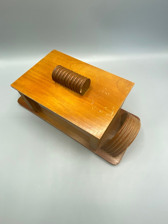 Scatola per biscotti in legno stile Art Déco con coperchio scorrevole in vetro. – Oggetti decorativi, Wood (photo 4 of 9)